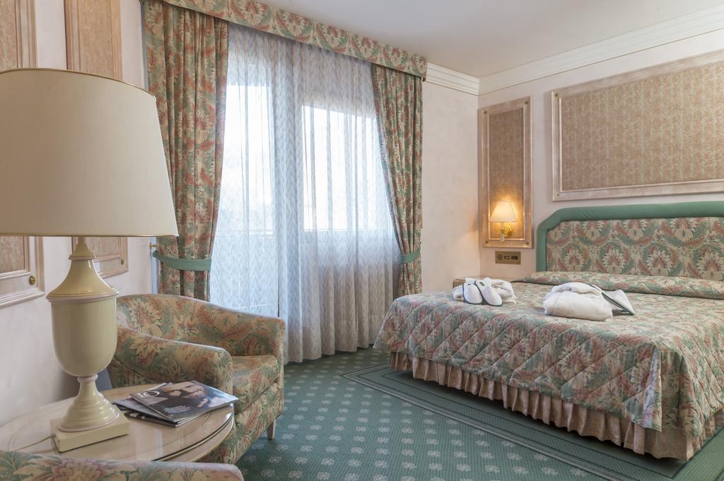 Comano Cattoni Holiday Ponte delle Arche Habitación foto